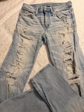 American Eagle Outfitters Light Blue Distressed Boyfriend Jeans